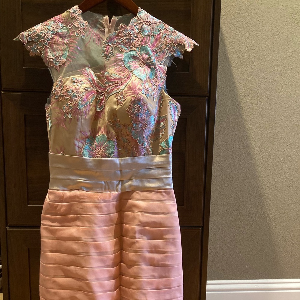 Elegant Pink and Gold Dress with Floral Embroidery